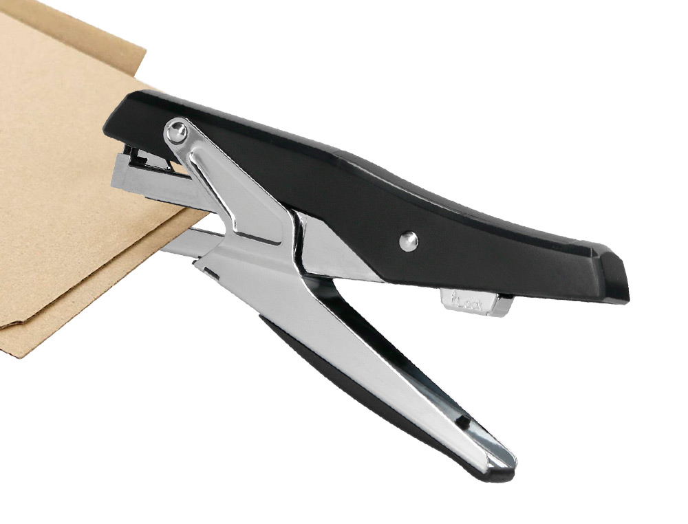 AGRAFADOR Q-CONNECT DE ALICATE CAPACIDADE 25 FOLHAS USA AGRAFES 24/6 E 26/6 METALICO COR PRETO