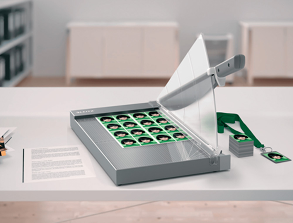 GUILHOTINA DE ALAVANCA LEITZ PRECISION OFFICE PRO A4+ BASE VIDRO COMPRIMENTO CORTE 381 MM CAPAC. DE CORTE 25 F