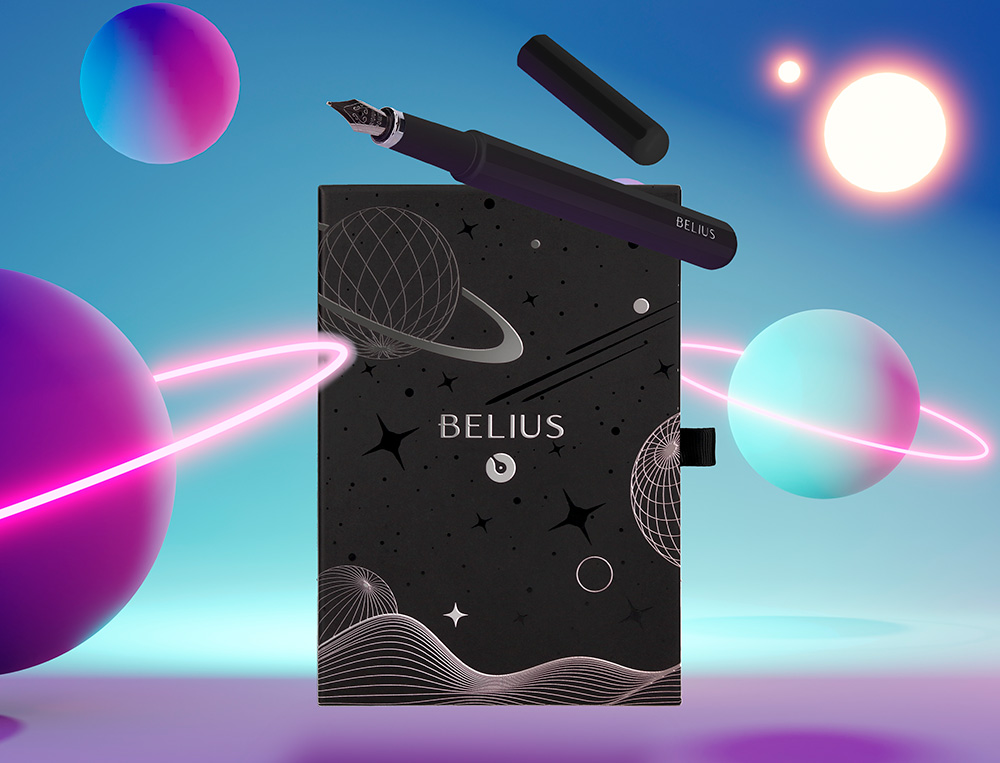 CANETA E BOLSA EM IMITACAO PELE BELIUS SPACE B DESENHO MINIMALISTA PRETO TINTA AZUL CAIXA DESIGN