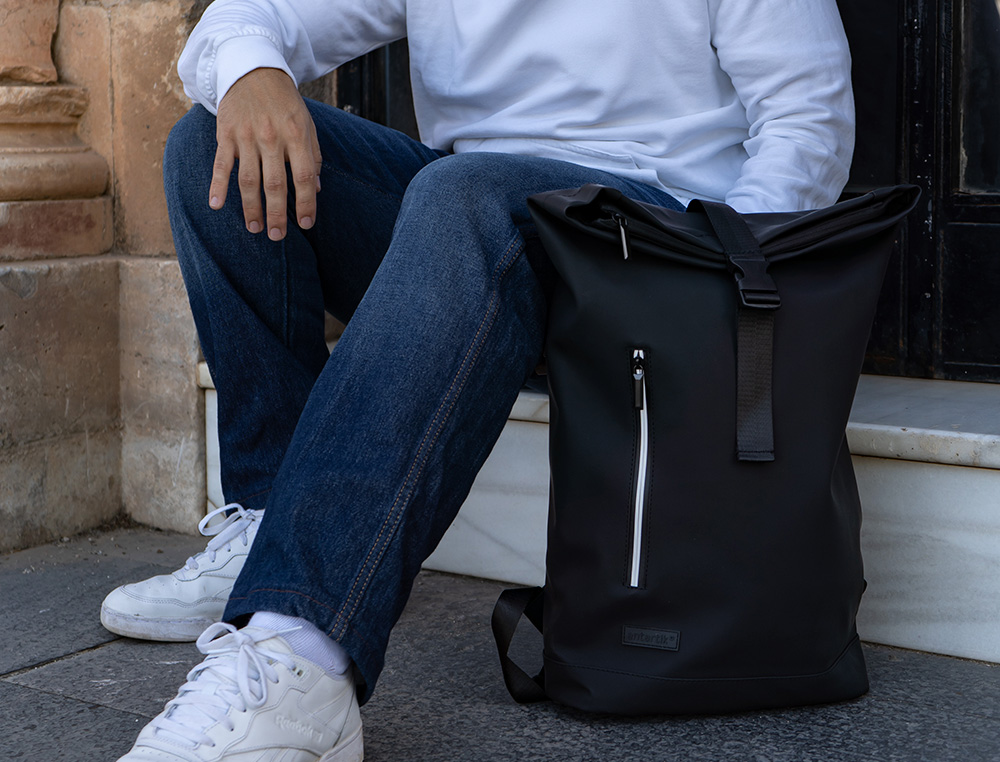 MOCHILA ANTARTIK WATERPROOF ENROLAVEL DESIGN CASUAL COR PRETO 480X130X280 MM