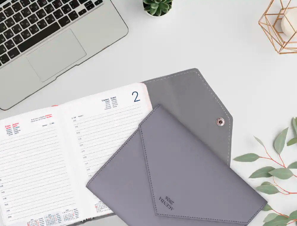 AGENDA ENCADERNADA LIDERPAPEL PSARA A5 2026 DIA PAGINA BEGE PAPEL 70 GR FSC