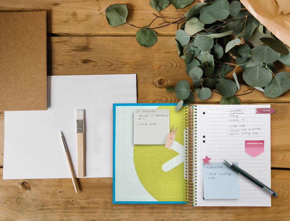 CADERNO ESPIRAL DIN A5 ANTARTIK CAPA FORRADA 120 F 100 GR PAUTADO 5 BANDAS DE CORES 6 FUROS COR AZUL